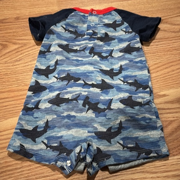 Mudpie 6-9 months baby shark one piece shark shorts and short sleeve outfit - Picture 4 of 4